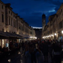 Po zmroku Dubrovnik jest równie piękny, ilekolwiek zdjęć bym nie wrzucił zawsze będzie za mało. Tam trzeba pojechać.