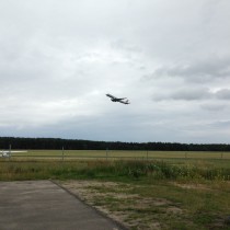 Start samolotu Embraer 190. W takiej sytuacji żałuję, że pod ręką miałem tylko iPhone.