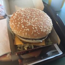 Big Mac wygląda i smakuje tak samo ale Mc Donalds' to stołówki przypominające wczesne lata 90' w Polsce.