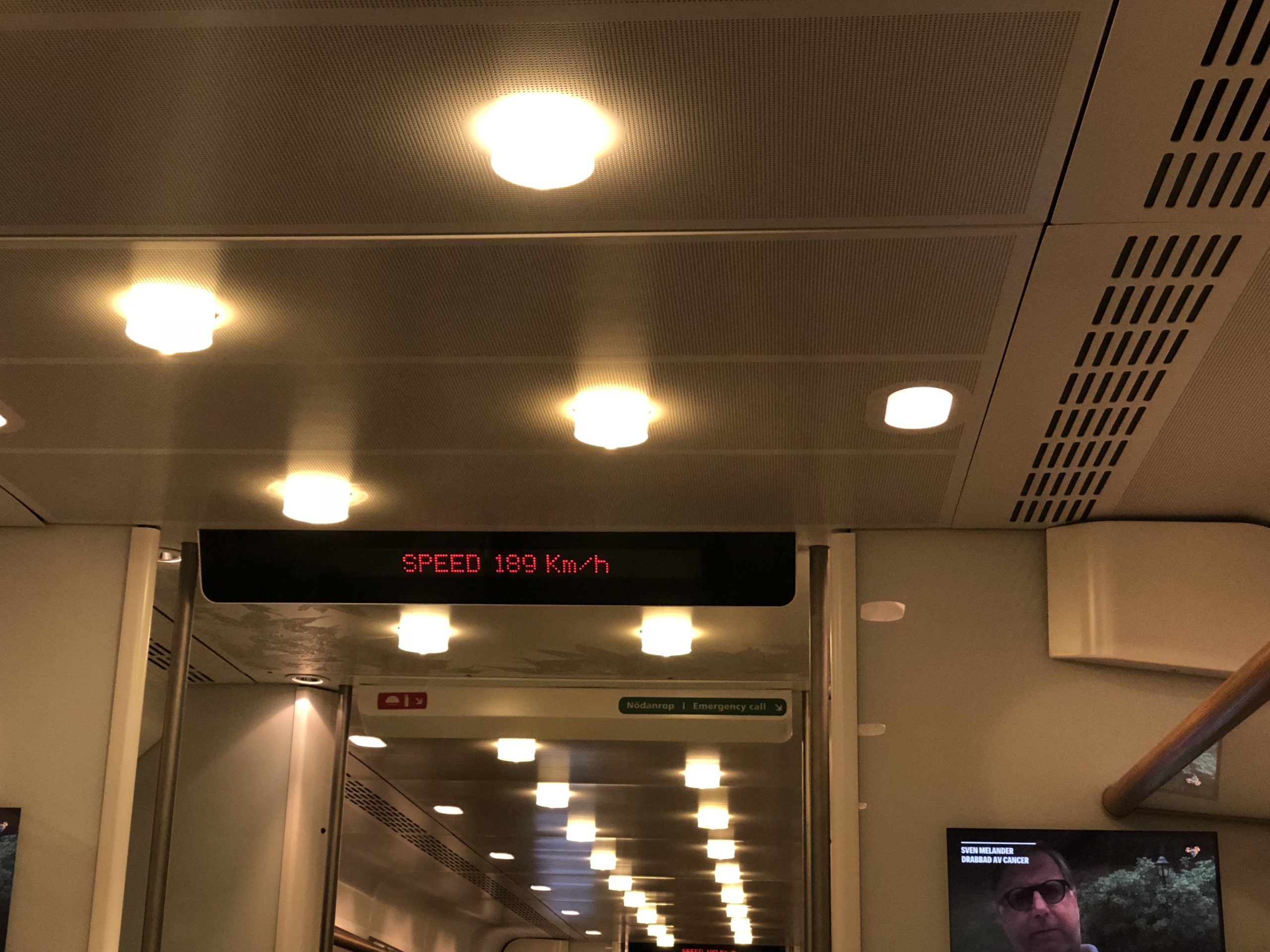 Arlanda Express - 39 km w 20 minut z prędkością blisko 200 km/h za 540 SEK w dwie strony.